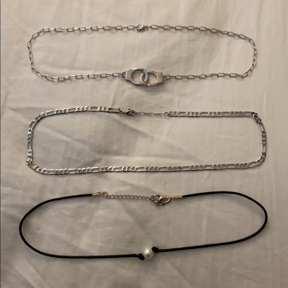 ❤️ brandy melville necklaces (bottom isn’t brandy)